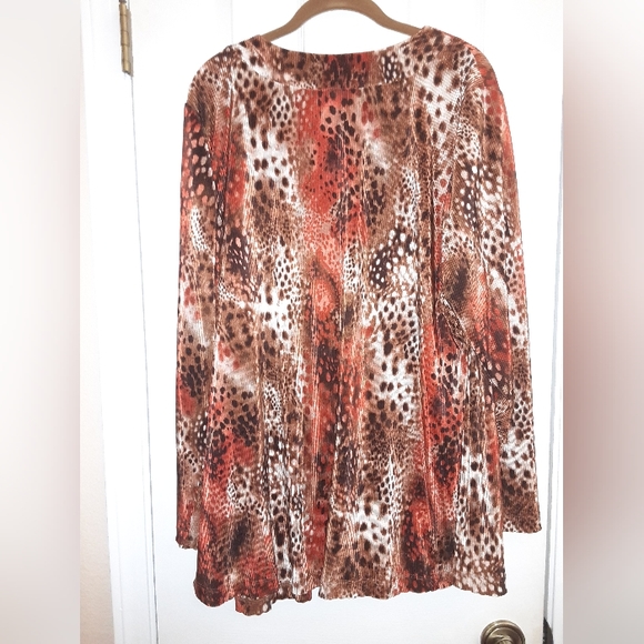 1x Susan Graver Textured Animal Print Cardigan with Hook&  Eye Clasp in Paprika - Picture 8 of 8